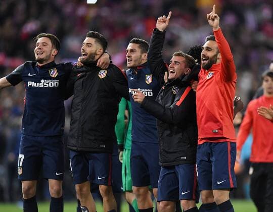FUSSBALL CHAMPIONS LEAGUE SAISON 2015 2016 VIERTELFINAL RUECKSPIEL Atletico Madrid - FC Barcelona Barca 13.04.2016 Schlussjubel Atletico Madrid; Saul Niguez, Yannick Carrasco, Koke, Antoine Griezmann und Matias Kranevitter (v.li.) 