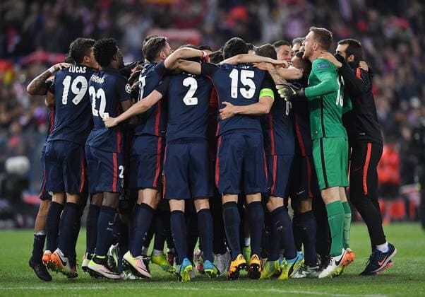 FUSSBALL CHAMPIONS LEAGUE SAISON 2015 2016 VIERTELFINAL RUECKSPIEL Atletico Madrid - FC Barcelona Barca 13.04.2016 Schlussjubel Atletico Madrid; Teamjubel 