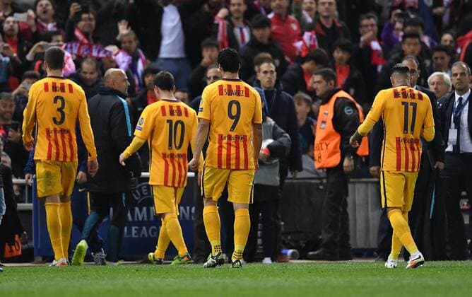 FUSSBALL CHAMPIONS LEAGUE SAISON 2015 2016 VIERTELFINAL RUECKSPIEL Atletico Madrid - FC Barcelona Barca 13.04.2016 Enttaeuschung Barca; Abgang; Gerard Pique, Lionel Messi, Luis Suarez und Neymar (v.li.) 