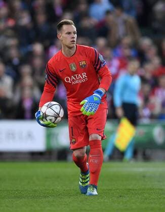FUSSBALL CHAMPIONS LEAGUE SAISON 2015 2016 VIERTELFINAL RUECKSPIEL Atletico Madrid - FC Barcelona Barca 13.04.2016 Torwart Marc Andre ter Stegen (Barca) mit Ball 