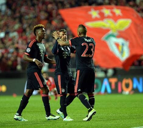 (160414) -- LISBON, April 14, 2016 -- FC Bayern Munich s players celebrate after scoring a goal during the second leg of quarterfinal of the Eurpean Champions League soccer match against SL Benfica at the Luz stadium in Lisbon on April 13, 2016. ) (SP)PORTUGAL-LISBON-UEFA CHAMPIONS LEAGUE ZhangxLiyun 