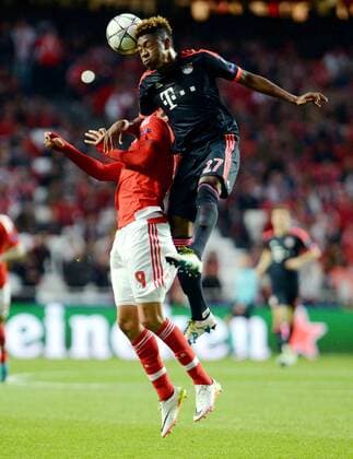 (160414) -- LISBON, April 14, 2016 -- SL Benfica s Raul Jimenez (L) vies with FC Bayern Munich s David Alaba during the second leg of quarterfinals of the Eurpean Champions League soccer match at the Luz stadium in Lisbon on April 13, 2016. ) (SP)PORTUGAL-LISBON-UEFA CHAMPIONS LEAGUE ZhangxLiyun 