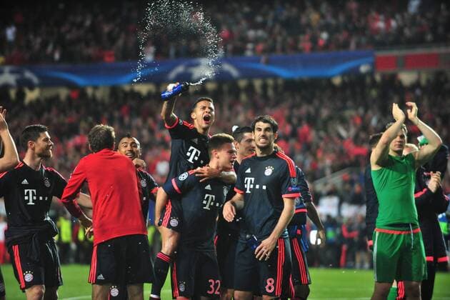 (160414) -- LISBON, April 14, 2016 -- FC Bayern Munich s players celebrate after the second leg of quarterfinals of the Eurpean Champions League soccer match against SL Benfica at the Luz stadium in Lisbon on April 13, 2016. ) (SP)PORTUGAL-LISBON-UEFA CHAMPIONS LEAGUE ZhangxLiyun 