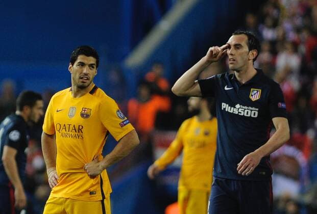FC Barcelona Barca Forward, Luis Alberto Suarez Diaz - LUIS SUAREZ, number 9 . Atletico de Madrid Defender, Diego Roberto Godin Leal - GODIN, number 2. Round Quarter-Finals 2nd leg of the CHAMPIONS league, soccer match between Atletico de Madrid - FC Barcelona at the Vicente Calderon estadium, Madrid - Spain (ESP) by April 13, 2016. PHOTO: Gregorio Lopez.  xGregorioxLopezx x SOCCERxSPAINx