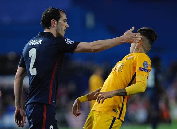 Themen der Woche SPORT Bilder des Tages - SPORT Atletico de Madrid Defender, Diego Roberto Godin Leal - GODIN, number 2 . FC Barcelona Barca Forward, Neymar Da Silva Santos Junior - NEYMAR, number 11. Round Quarter-Finals 2nd leg of the CHAMPIONS league, soccer match between Atletico de Madrid - FC Barcelona at the Vicente Calderon estadium, Madrid - Spain (ESP) by April 13, 2016. PHOTO: Gregorio Lopez.  xGregorioxLopezx x SOCCERxSPAINx