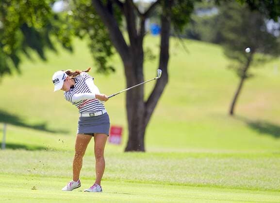 April 13, 2016 - Minjee Lee hits her approach shot to the 18th hole during the first round of the Lotte Championship presented by Hershey at Ko Olina Golf Club in Kapolei, HI LPGA Golf Damen Golf 2016: Lotte Championship APR 13 - ZUMAc04_