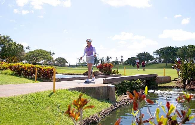 April 14, 2016 - Alison Lee crosses the bridge on the 18th hole during the second round of the Lotte Championship presented by Hershey at Ko Olina Golf Club in Kapolei, HI LPGA Golf Damen Golf 2016: Lotte Championship APR 14 - ZUMAc04_
