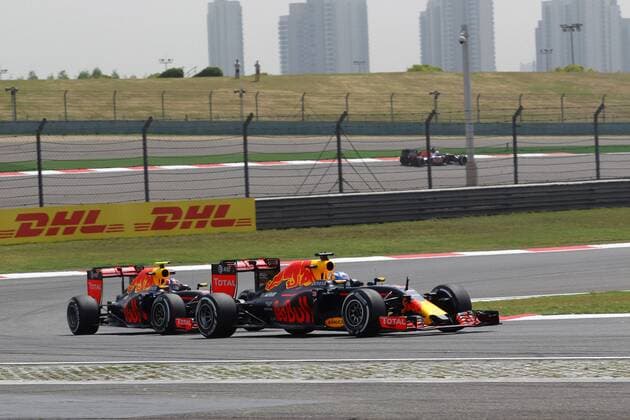 Chinese Grand Prix, Shanghai 14 - 17 April 2016 15.04.2016 - Free Practice 1, Daniel Ricciardo (AUS) Red Bull Racing RB12 leads Daniil Kvyat (RUS) Red Bull Racing RB12 