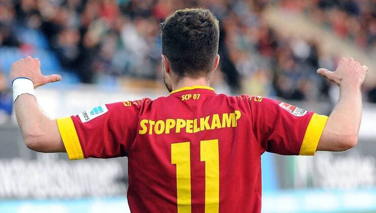 15.04.2016, xpsx, Fussball 2.Bundesliga, FSV Frankfurt - SC Paderborn, emspor, v.l. torjubel zum 0:2 fuer Paderborn Torschuetze Moritz Stoppelkamp (SC Paderborn 07)