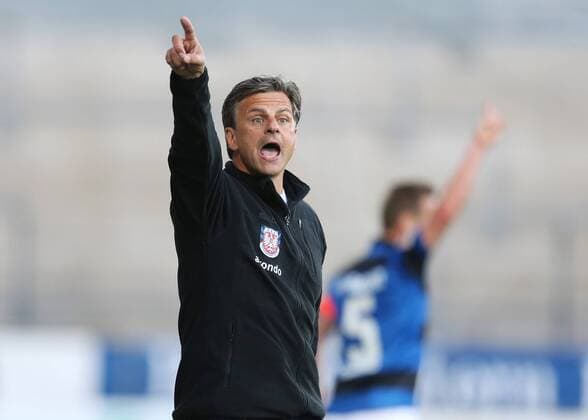 Fußball, Trainerhistorie, FSV Frankfurt Frankfurt v.l. Trainer Falko Goetz (FSV Frankfurt) beim 2. Bundesliga Spiel zwischen FSV Frankfurt und SC Paderborn 07 am 15.04.2016, Copyright: Voelkerx Eibner-Pressefoto EP_tvr