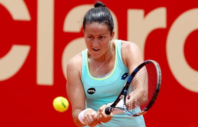 Spanish tennis player Lara Arruabarrena returns a ball against US Sacha Vickery, during the Colombian Tennis Open in Bogota, Colombia, 15 April 2016. EFE Leonardo Munoz Colombian Tennis Open !ACHTUNG: NUR REDAKTIONELLE NUTZUNG!  BOG201 20160415-635963525043385633