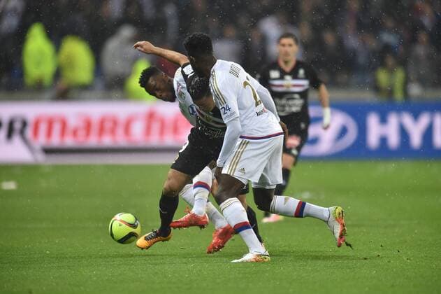 Maxwel Cornet (lyon) vs Hatem Ben Arfa (nice) FOOTBALL : Lyon vs Nice - Ligue 1 - 15 04 2016 FredericChambert 