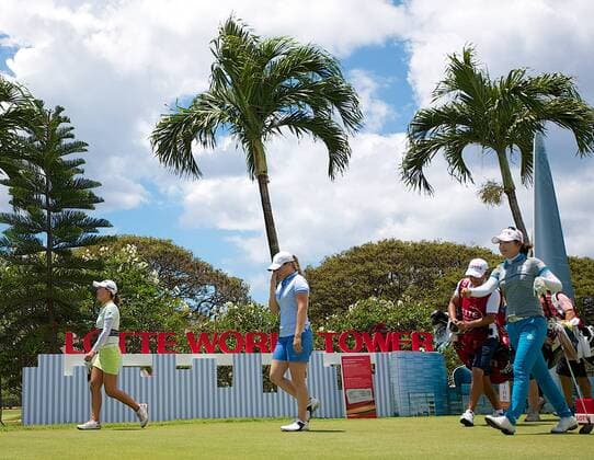April 15, 2016 - (L-R) Minjee Lee, Katie Burnett and Su Yeon Jang walk off the 1st hole tee box during the third round of the Lotte Championship presented by Hershey at Ko Olina Golf Club in Kapolei, HI LPGA Golf Damen Golf 2016: Lotte Championship APR 15 - ZUMAc04_