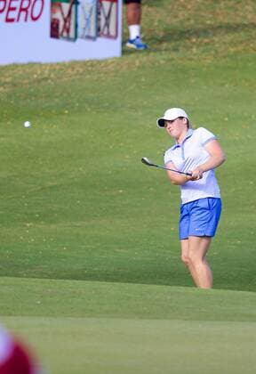 April 15, 2016 - Katie Burnett chips in on the 18th hole during the third round of the Lotte Championship presented by Hershey at Ko Olina Golf Club in Kapolei, HI LPGA Golf Damen Golf 2016: Lotte Championship APR 15 - ZUMAc04_