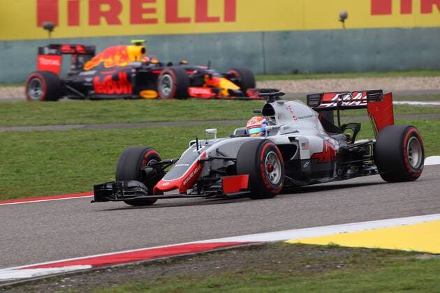 Formel 1, GP von China, Qualifiying Chinese Grand Prix, Shanghai 14 - 17 April 2016 16.04.2016 - Qualifying, Romain Grosjean (FRA) Haas F1 Team VF-16 and Daniil Kvyat (RUS) Red Bull Racing RB12 