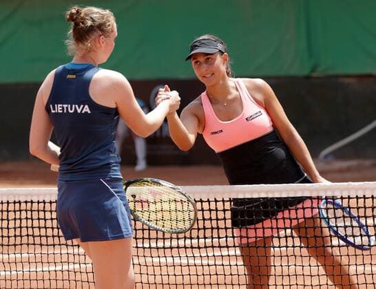 TENNIS - ITF, Fed Cup CAIRO,EGYPT,16.APR.16 - TENNIS - ITF, Fed Cup, Europe Africa Zone II, Group 1. Image shows Paulina Bakaite (LTU) and Tamira Paszek (AUT). GEPAxpictures xWalterxLuger