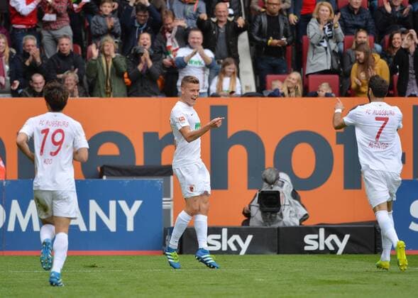 Augsburg Jubel zum 1:0 mit v.l. Ja-Cheol Koo 19 (FC Augsburg), Torschuetze Alfred Finnbogason 27 (FC Augsburg) und Halil Altintop 7 (FC Augsburg) beim Spiel FC Augsburg gegen den VfB Stuttgart in der 1. Fussball Bundesliga der Herren am 30. Spieltag in der Saison 2015 2016 am 16.04.2016 Copyright: hiermx xEibner-Pressefoto EP_thmr