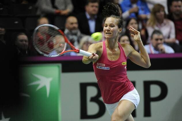 16.04.2016. Messe Luzern, Lucerne, Switzerland. Fed Cup Semi Final. Switzerland Versus Czech Republic. Viktorija Golubic in action in the match between Viktorija Golubic of Switzerland and Karolina Pliskova of the Czech Republic xDavidxEmmx  ActionPlus11728671