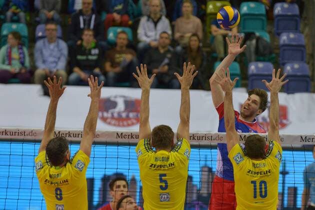 16.04.2016, xtkx, Volleyball 1.Bundesliga Playoffs, United Volleys - VfB Friedrichshafen, emspor v.l. Bjoern Andrae (VFB) , Alexey Nalobin (VFB) , Simon Tischler (VFB) , Jan Klobucar (United Volleys) ,
