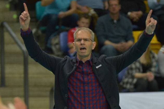 16.04.2016, xtkx, Volleyball 1.Bundesliga Playoffs, United Volleys - VfB Friedrichshafen, emspor v.l. Trainer Michael Warm (United Volleys) ,