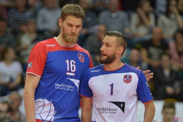 16.04.2016, xtkx, Volleyball 1.Bundesliga Playoffs, United Volleys - VfB Friedrichshafen, emspor v.l. Christian Duennes (United Volleys) , Florian Ringseis (United Volleys) ,
