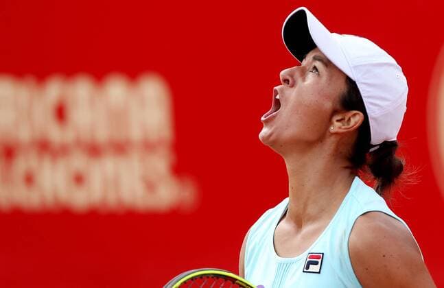 Spanish Silvia Soler Espinosa celebrates after winning Brzilian Paula Goncalves during the semifinal match of Claro Colsanitas Open Tennis Tournament in Bogota, Colombia, 16 April 2016. EFE LEONARDO MUNOZ SILVIA SOLER ESPINOSA VS PAULA GONCALVES !ACHTUNG: NUR REDAKTIONELLE NUTZUNG!  20160417-635964529309888400