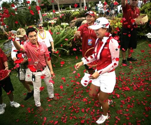 April 16, 2016 - Minjee Lee is showered with rose pedals after winning the LPGA Golf Damen LOTTE Championship at the Ko Olina Country Club in Kapolei, HI. - LPGA Tour: LOTTE Championship APR16 - ZUMAc04_