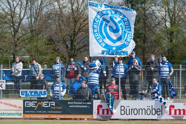 Der Duisburger Fanblock, Fussball, 2. Frauen-Bundesliga Nord, BV Cloppenburg - MSV Duisburg, xobx