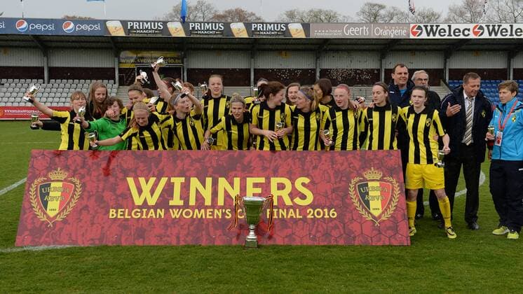 Lierse s players pictured celebrating after winning the Cup after a soccer game between Lierse SK and RSC Anderlecht, the women s cup final in Westerlo, Sunday 17 April 2016. DAVIDxCATRY  x04833804x