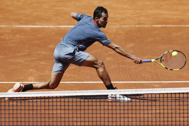 Colombian tennis player Santiago Giraldo hits the ball against Czech Radek Stepanek during their 64th Barcelona Open Banc Sabadell Conde de Godo tournament s first round match in Barcelona, northeastern Spain, 18 April 2016. The tournament runs in Barcelona from April 18th to 24th 2016. Santiago Giraldo vs. Radek Stepanek !ACHTUNG: NUR REDAKTIONELLE NUTZUNG!  20160418-635965892239976558