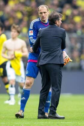 Dortmund Torwart Jaroslav Drobny (Hamburger SV 1) und Trainer Bruno Labbadia (Hamburger SV) nach dem Bundesliga-Spiel zwischen Borussia Dortmund und dem Hamburger SV am 17.04.2016, Copyright: Schueler Eibner-Pressefoto EP_JSE