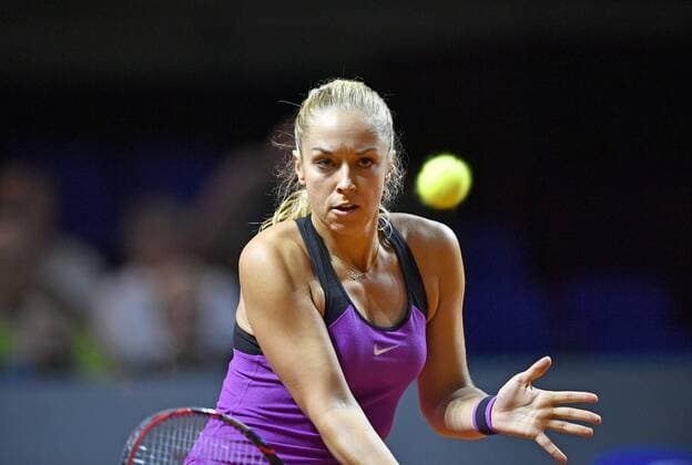 Sabine LISICKI (GER) Aktion Tennis Damen 18.04.2016 Porsche Tennis Grand Prix GP Stuttgart 2016 Porsche-Arena 16.04.-24.04.2016 Porsche Tennis Grand Prix Stuttgart 2016