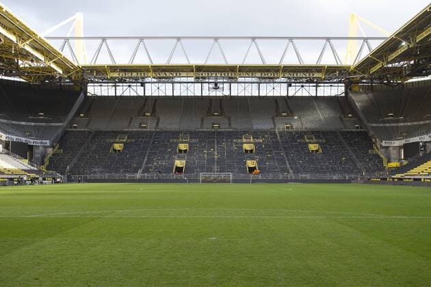 Das leere Stadion des BVB nach dem Spiel. Blick ueber den Platz auf die Suedtribuene. Fussball 1. Bundesliga, 30. Spieltag, Borussia Dortmund (DO) - Hamburger SV (HH), 3:0, am 17.04.2016 in Dortmund Deutschland. Â
