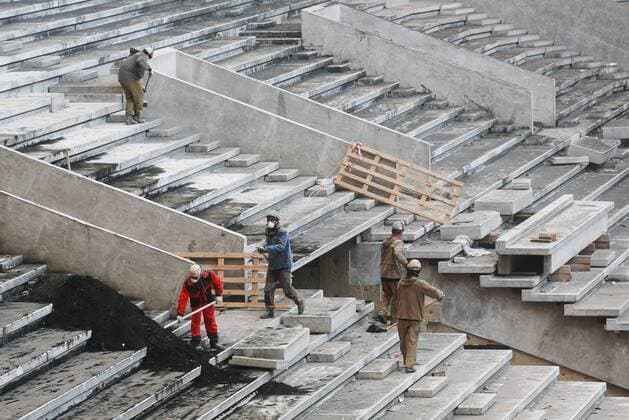 MOSCOW, RUSSIA. APRIL 19, 2016. Construction workers at the Luzhniki Grand Sports Arena Stadium, which is currently under extensive renovation. The stadium is to host football matches of the 2018 FIFA World Cup WM Weltmeisterschaft Fussball Sergei Fadeichev TASS  TS020017