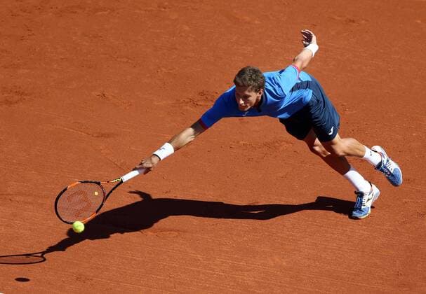 Bilder des Tages - SPORT Spanish tennis player Pablo Carreno hits the ball against Ubek Denis Istomin during their 64th Barcelona Open Banc Sabadell Conde de Godo tournament s first round match in Barcelona, northeastern Spain, 19 April 2016. The tournament runs in Barcelona from April 18th to 24th 2016. Pablo Carreno vs. Denis Istomin !ACHTUNG: NUR REDAKTIONELLE NUTZUNG!  20160419-635966717596708722