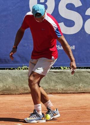BARCELONA -april 19- SPAIN: Rafa Nadal plays football with a tennis ball during the training in the Open Banc Sabadell, 64 Trophy Conde de Godo, played on the RCT Barcelona1899, on april 19, 2016. Photo: Joan Valls Urbanandsport Cordon Press  xJoanxValls Urbanandsportx xBARCELONA-OPEN-BANC-SABADELL-TENNISx