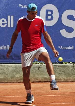BARCELONA -april 19- SPAIN: Rafa Nadal plays football with a tennis ball during the training in the Open Banc Sabadell, 64 Trophy Conde de Godo, played on the RCT Barcelona1899, on april 19, 2016. Photo: Joan Valls Urbanandsport Cordon Press  xJoanxValls Urbanandsportx xBARCELONA-OPEN-BANC-SABADELL-TENNISx