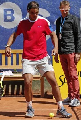 BARCELONA -april 19- SPAIN: Rafa Nadal plays football with a tennis ball during the training in the Open Banc Sabadell, 64 Trophy Conde de Godo, played on the RCT Barcelona1899, on april 19, 2016. Photo: Joan Valls Urbanandsport Cordon Press  xJoanxValls Urbanandsportx xBARCELONA-OPEN-BANC-SABADELL-TENNISx