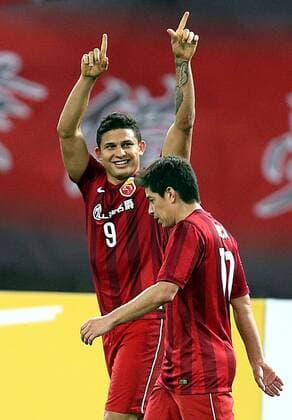 (160419) -- SHANGHAI, April 19, 2016 -- Elkeson de Oliveira Cardoso (L) of China s Shanghai SIPG celebrates after scoring against Australia s Melbourne Victory during the Group G fifth round match at the 2016 AFC Champions League in Shanghai, east China, April 19, 2016. Shanghai SIPG won the match by 3-1. ) (SP)CHINA-SHANGHAI-AFC CHAMPIONS LEAGUE-GROUP G (CN) FanxJun 