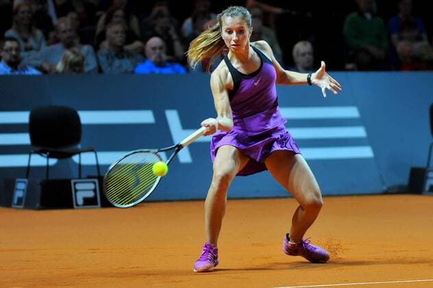 Annika BECK (GER). Deutschland, Stuttgart: Tennis, Porsche Tennis Grand Prix, 1.Runde am 19.04.2016, Porsche-Arena.