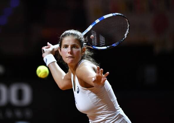 Bilder des Tages - SPORT Julia Görges GOERGES (GER) Tennis Damen 20.04.2016 Porsche Tennis Grand Prix GP Stuttgart 2016 Porsche-Arena 16.04.-24.04.2016 Porsche Tennis Grand Prix Stuttgart 2016