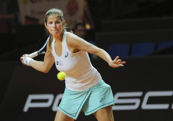 Julia GOERGES, GER in Aktion Halbfigur, Freisteller , Aktion, Einzelbild, Portrait, Porträt, Turnier WTA Tennis Damen Damen Tennis Grand Prix Porsche in Stuttgart , 20.04.2016