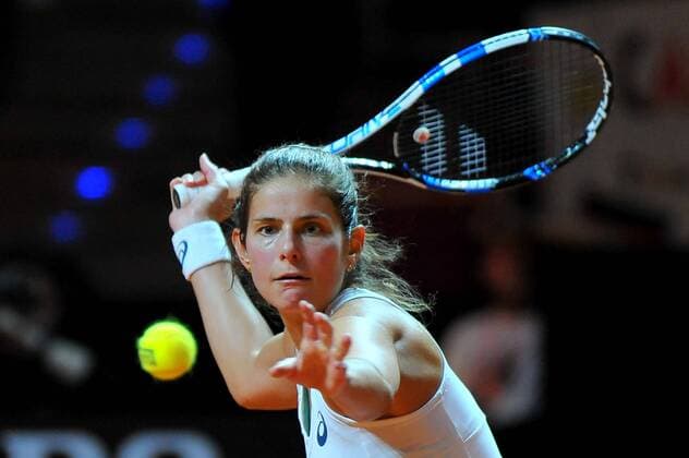 Julia GOERGES (GER). Deutschland, Stuttgart: Tennis, Porsche Tennis Grand Prix, 1.Runde am 20.04.2016, Porsche-Arena.