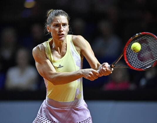 Andrea PETKOVIC (GER) Aktion Tennis Damen 20.04.2016 Porsche Tennis Grand Prix GP Stuttgart 2016 Porsche-Arena 16.04.-24.04.2016 Porsche Tennis Grand Prix Stuttgart 2016