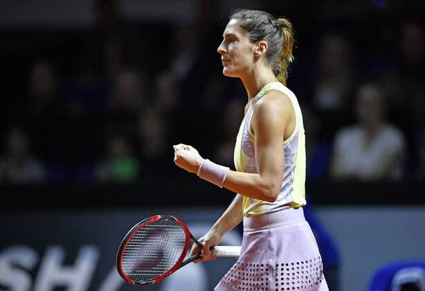 Andrea PETKOVIC (GER) Jubel jubelt ballt Faust über gewonnenen Punkt Tennis Damen 20.04.2016 Porsche Tennis Grand Prix GP Stuttgart 2016 Porsche-Arena 16.04.-24.04.2016 Porsche Tennis Grand Prix Stuttgart 2016