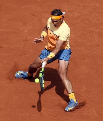 Spanish tennis player Rafael Nadal returns the ball to countryman Marcel Granollers during their Barcelona Open Banc Sabadell Conde de Godo Trophy second round match in Barcelona, northeastern Spain, 20 April 2016. The tournament runs in Barcelona from 18 until 24 April 2016. RAFAEL NADAL VS MARCEL GRANOLLERS !ACHTUNG: NUR REDAKTIONELLE NUTZUNG!  20160420-635967707949565386
