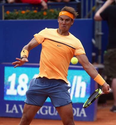 Spanish tennis player Rafael Nadal returns the ball to countryman Marcel Granollers during their Barcelona Open Banc Sabadell Conde de Godo Trophy second round match in Barcelona, northeastern Spain, 20 April 2016. The tournament runs in Barcelona from 18 until 24 April 2016. RAFAEL NADAL VS MARCEL GRANOLLERS !ACHTUNG: NUR REDAKTIONELLE NUTZUNG!  20160420-635967720915072660