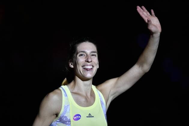 Bilder des Tages - SPORT Andrea PETKOVIC (GER) Jubel jubelt bedankt sich bei Fans streckt Zunge raus vor Freude Gestik, Geste winkt Tennis Damen 20.04.2016 Porsche Tennis Grand Prix GP Stuttgart 2016 Porsche-Arena 16.04.-24.04.2016 Porsche Tennis Grand Prix Stuttgart 2016