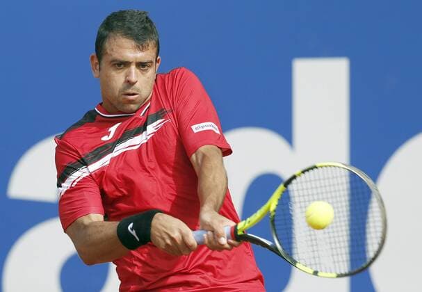Spanish tennis player Inigo Cervantes returns the ball to Russian Andrey Kuznetsov during their Barcelona Open Banc Sabadell Conde de Godo Trophy second round match in Barcelona, northeastern Spain, 20 April 2016. The tournament runs in Barcelona from 18 until 24 April 2016. ANDREY KUZNETSOV VS INIGO CERVANTES !ACHTUNG: NUR REDAKTIONELLE NUTZUNG!  20160420-635967723628970702