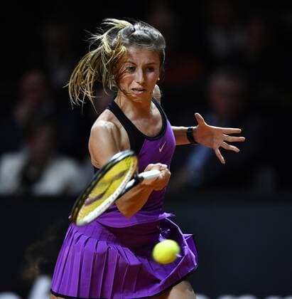 Annika Beck (GER) Aktion Tennis Damen 20.04.2016 Porsche Tennis Grand Prix GP Stuttgart 2016 Porsche-Arena 16.04.-24.04.2016 Porsche Tennis Grand Prix Stuttgart 2016